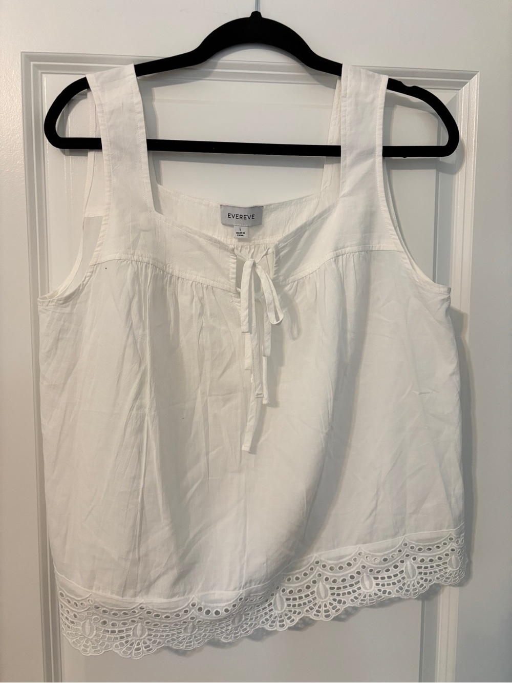 Evereve White Eyelet Hem Cotton Top